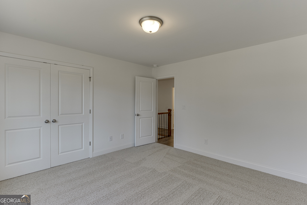 929 Lakeview Drive Commerce, GA 30529 - Photo 24 of 44 a view of an empty room