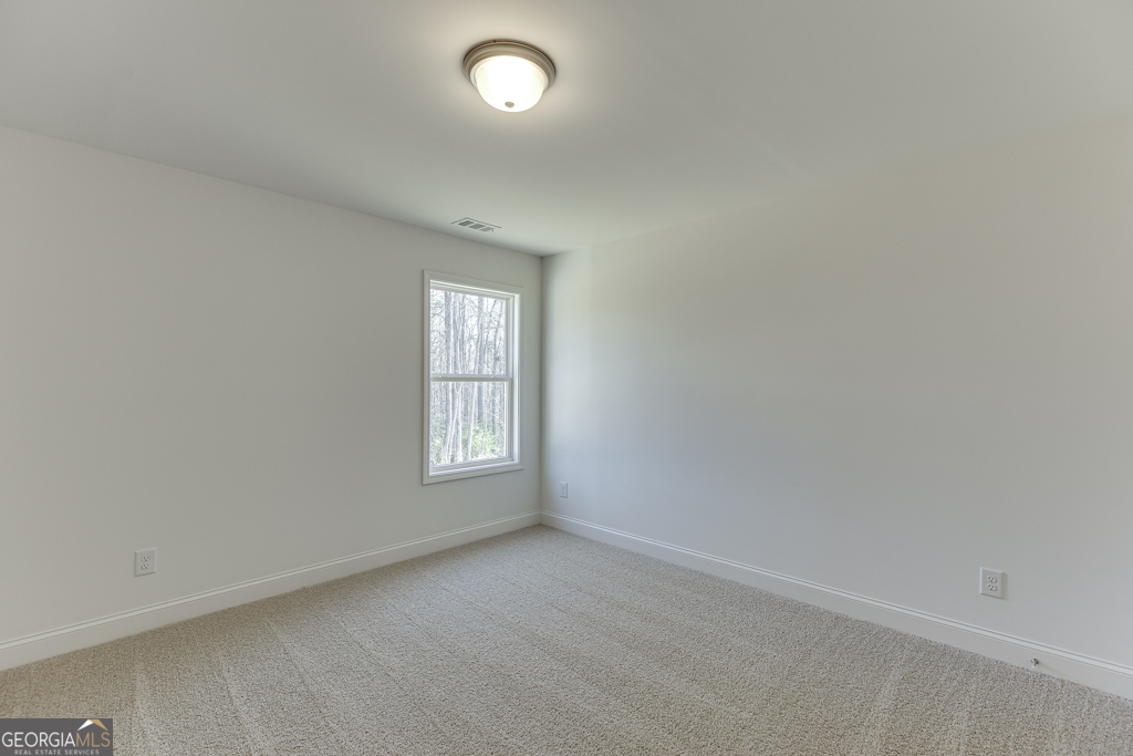 929 Lakeview Drive Commerce, GA 30529 - Photo 25 of 44 an empty room with a window