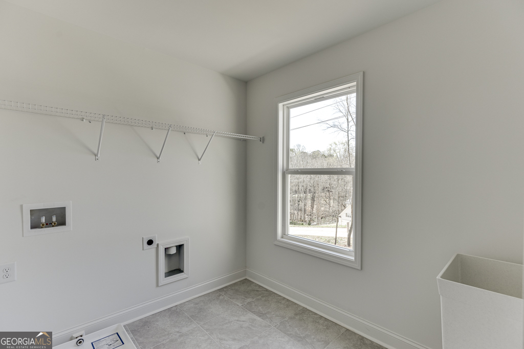 929 Lakeview Drive Commerce, GA 30529 - Photo 31 of 44 a view of a window in an empty room