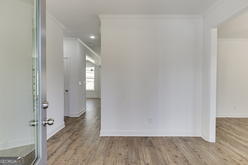929 Lakeview Drive Commerce, GA 30529 - Photo 4 of 44 a view of a hallway with wooden floor and closet area