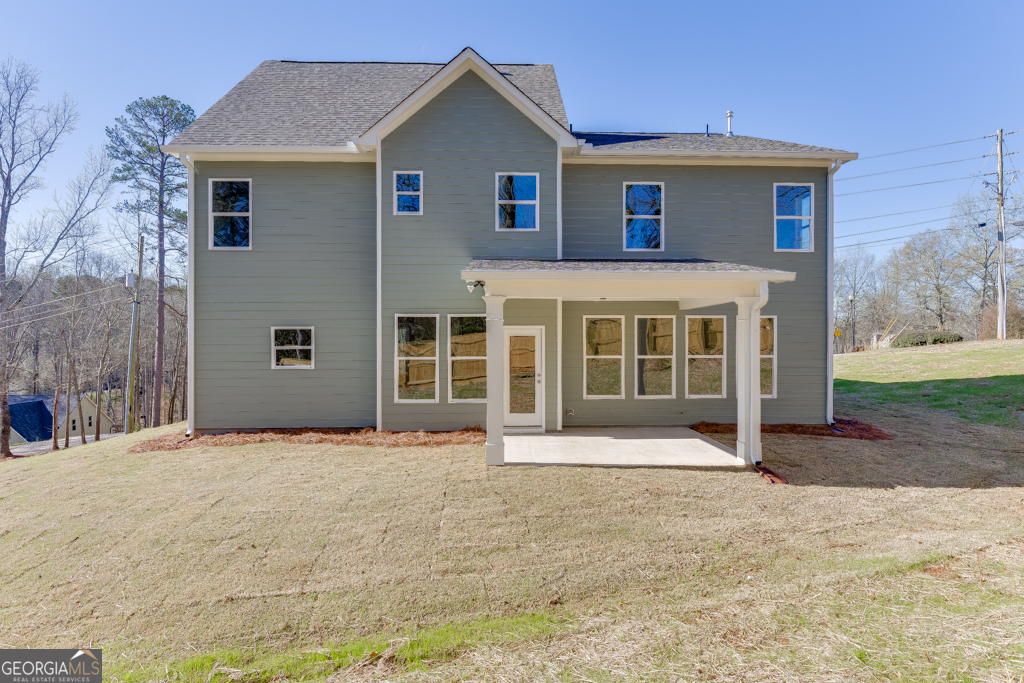 929 Lakeview Drive Commerce, GA 30529 - Photo 41 of 44 a front view of a house with a yard