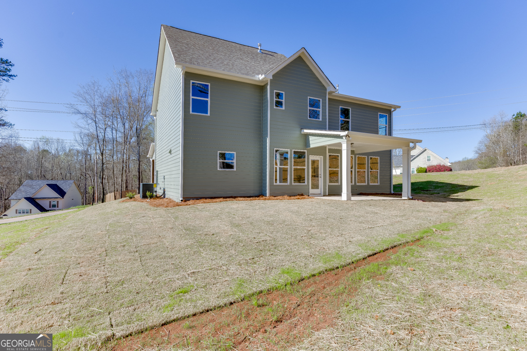 929 Lakeview Drive Commerce, GA 30529 - Photo 42 of 44 a front view of a house with a yard