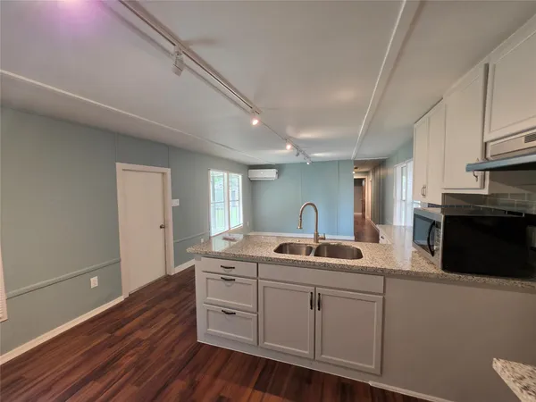 $1,300 | 6426 West Bend Street, Houston, TX 77085