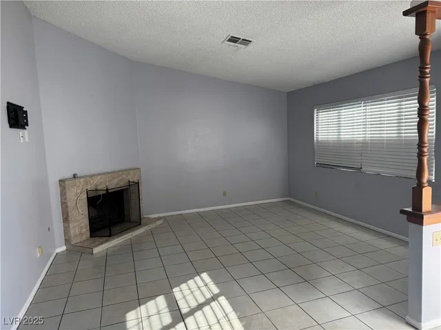 $1,600 | 427 La Jolla Drive, Henderson, NV 89015