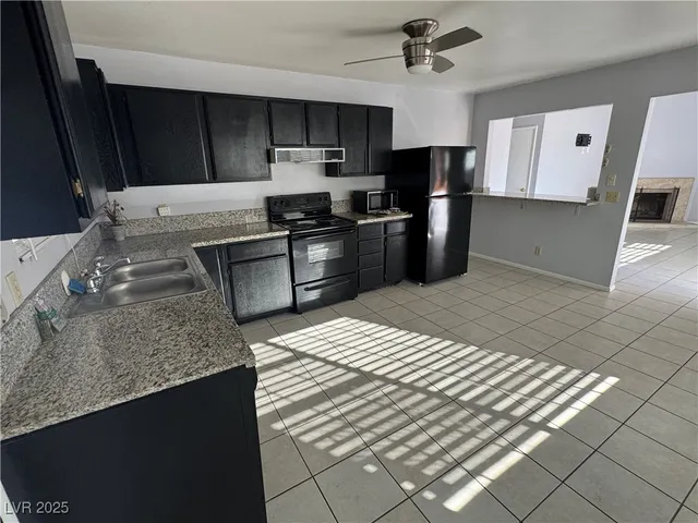 $1,600 | 427 La Jolla Drive, Henderson, NV 89015