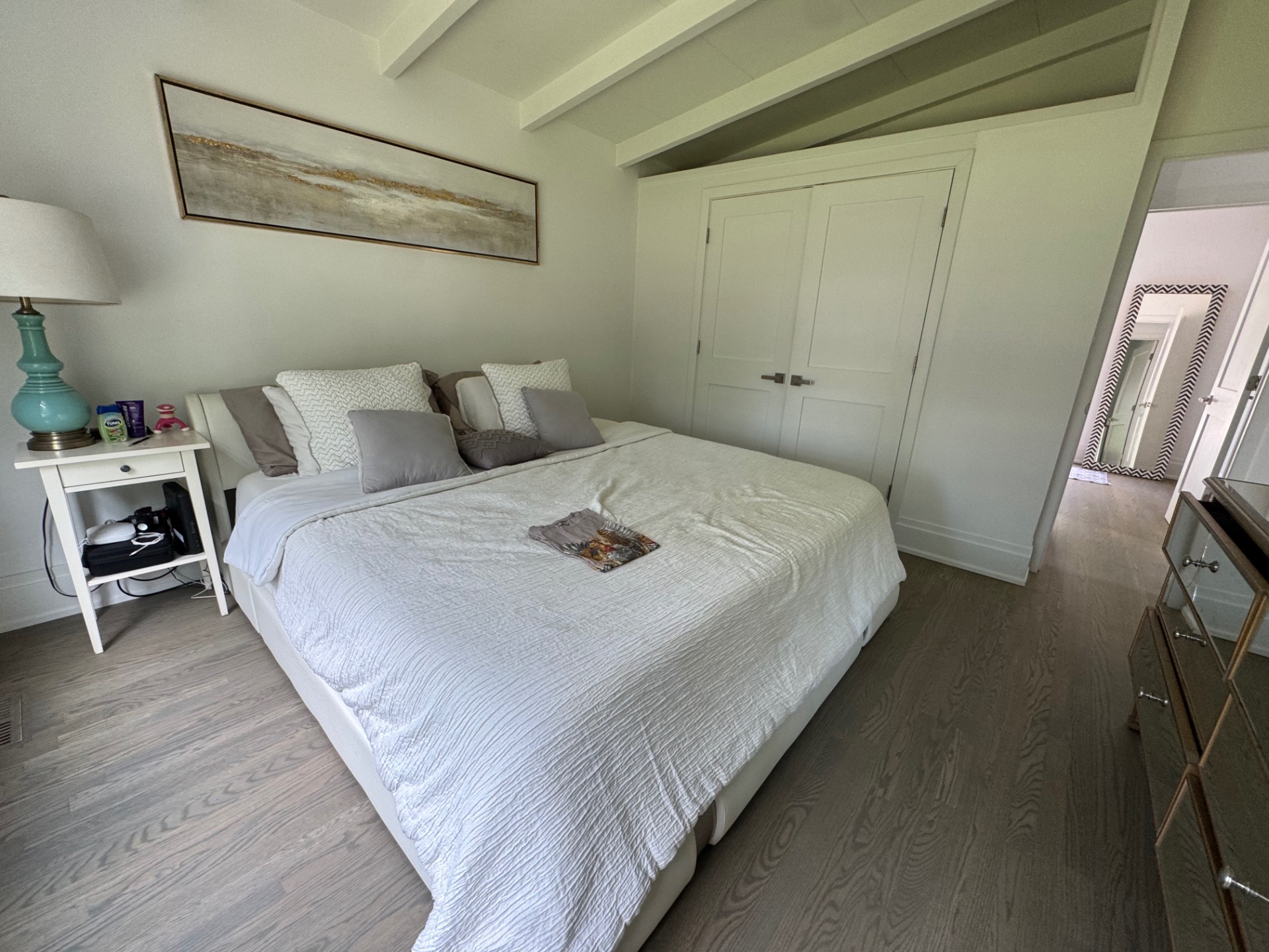 16 Fern Road Southampton, NY 11968 - Photo 4 of 9 a large bed sitting in a bedroom next to a window