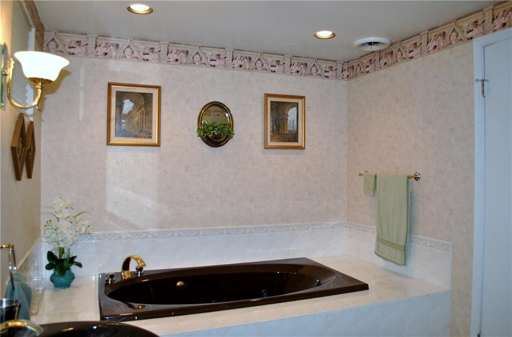 200 Rosscommon Road Wexford, PA 15090 - Photo 23 of 24 Separate Bath tub in the lower level with recessed lighting! Oasis for you!