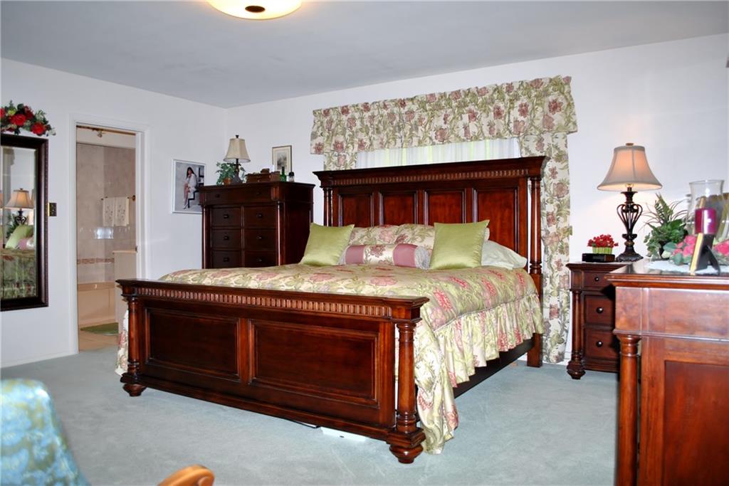 200 Rosscommon Road Wexford, PA 15090 - Photo 10 of 24 Master bedroom is very spacious with en suite bathroom and walk in closet! En Suite bathroom has separate shower and tub!