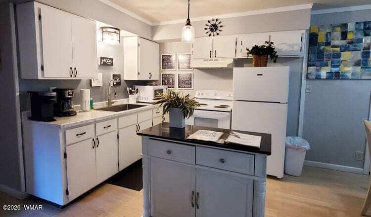 90 Main Street Greer, AZ 85927 - Photo 5 of 18 CABIN 90 KITCHEN