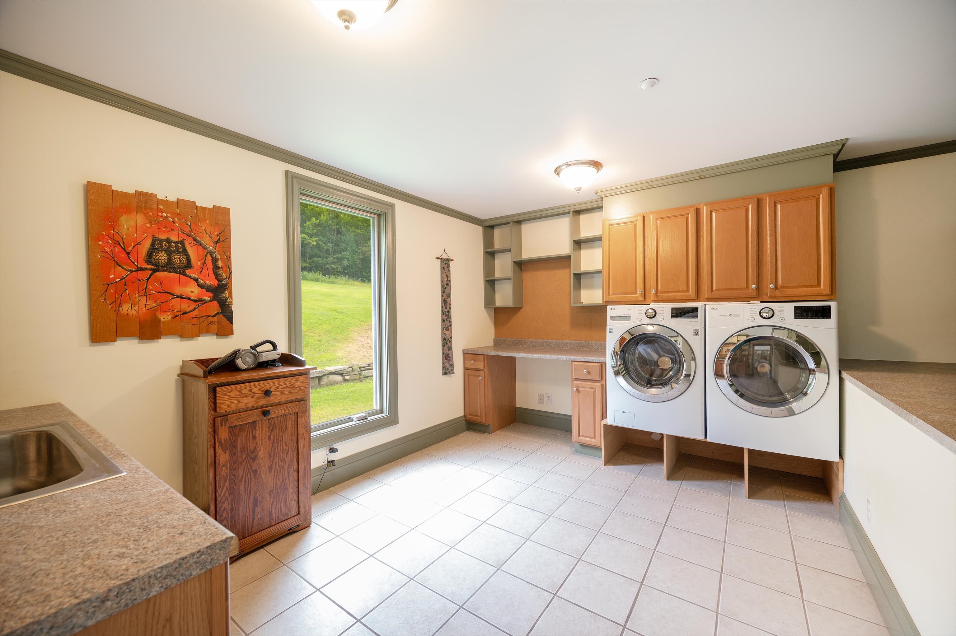 411 Wood Road Hartford, VT 05059 - Photo 12 of 60