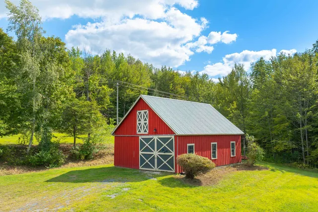 $1,495,000 | 411 Wood Road, Hartford, VT 05059