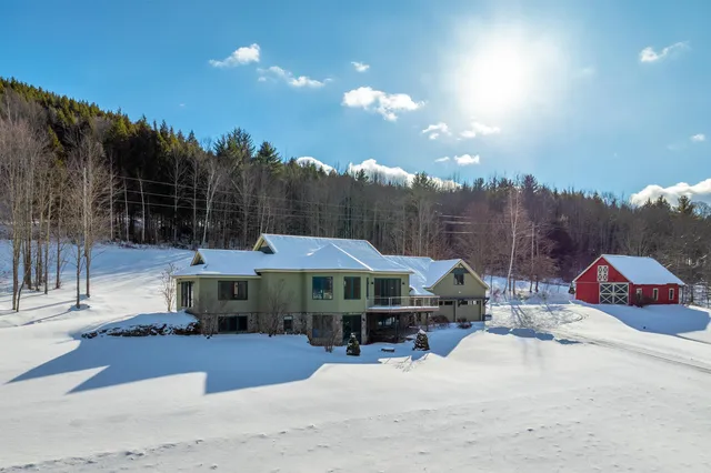 $1,425,000 | 411 Wood Road, Hartford, VT 05059
