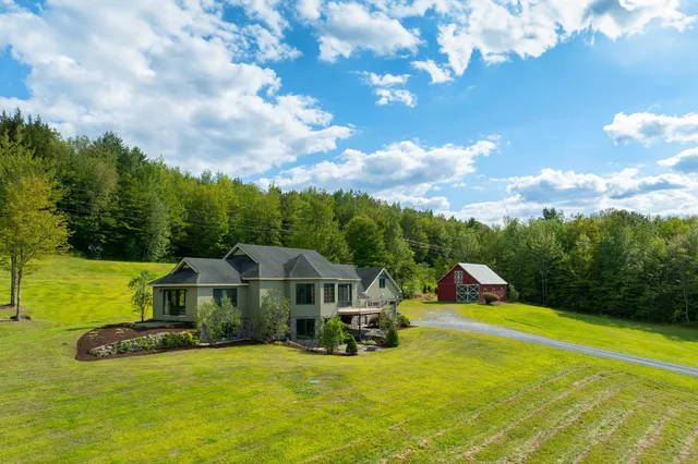 $1,425,000 | 411 Wood Road, Hartford, VT 05059