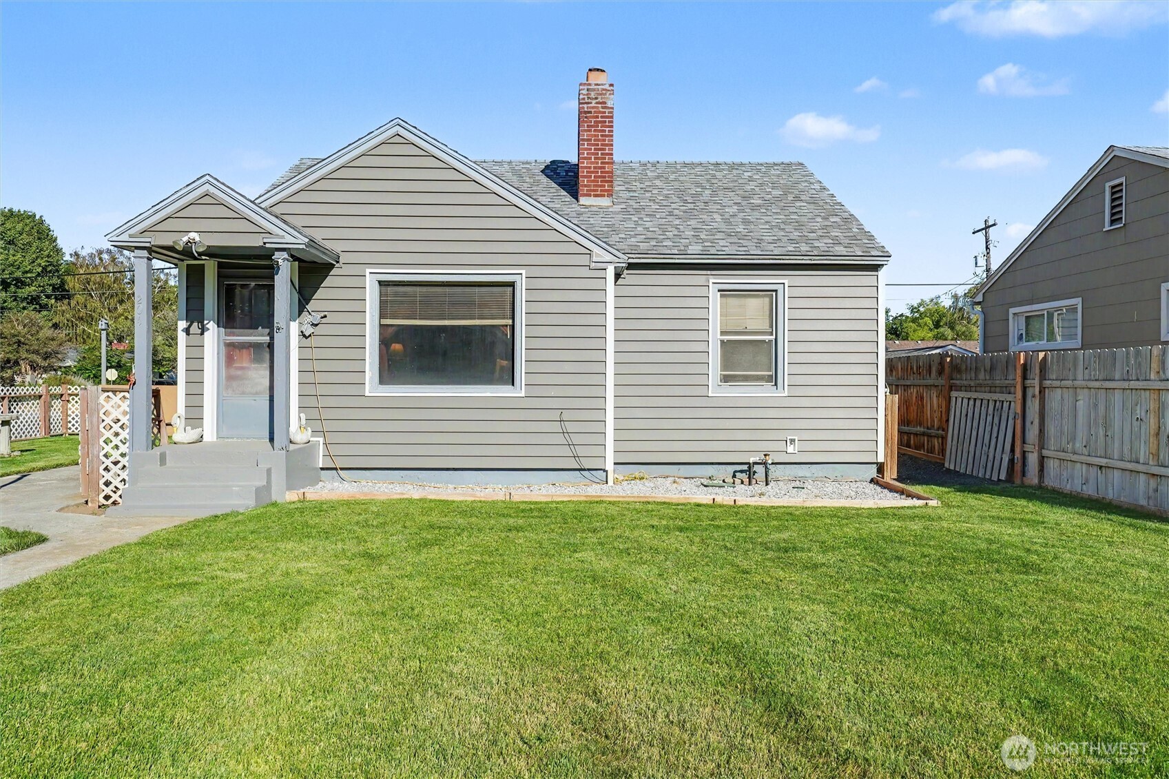 204 E Street Southwest Ephrata, WA 98823 - Photo 1 of 31 a front view of a house with a yard