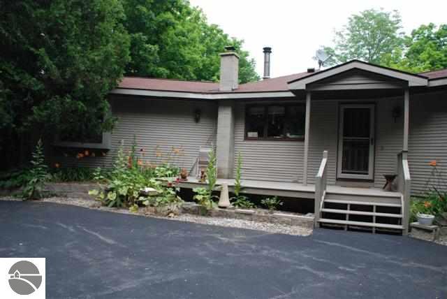 2426 East Kasson Road Cedar, MI 49621 - Photo 19 of 25 1734235-18.JPG