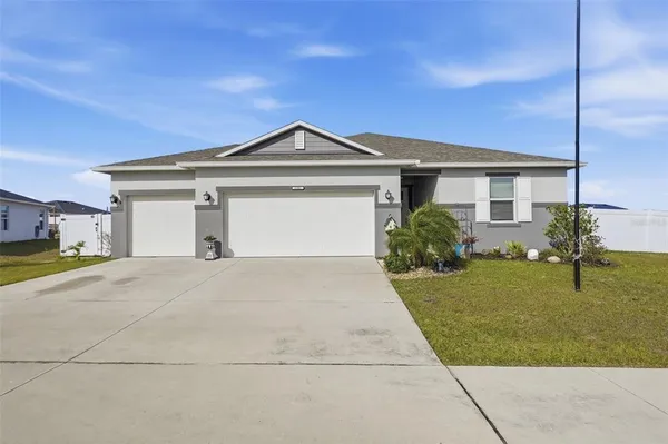 $409,900 | 2201 Gladiolus Lane, Mascotte, FL 34753