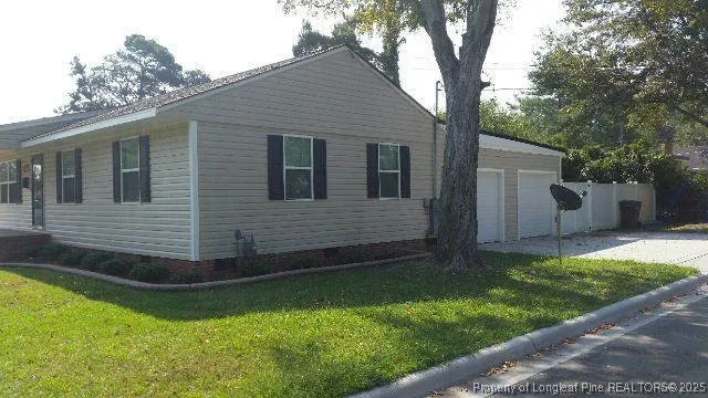 a view of a house with a yard