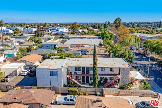 $1,600,000 | 579 East Hyde Park Place, Inglewood, CA 90302