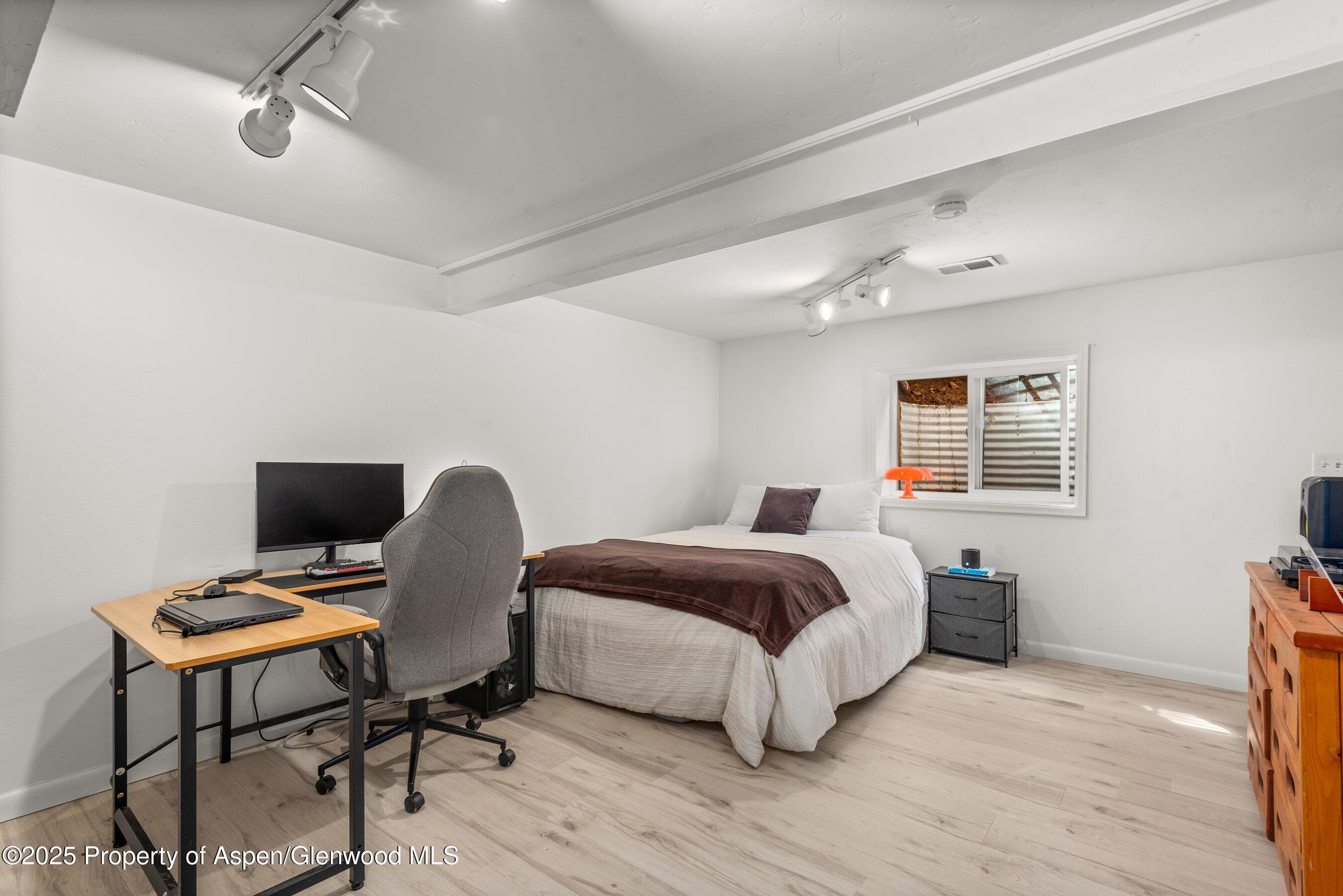 331 Holland Hills Road, Unit 5 Basalt, CO 81621 - Photo 12 of 19 a spacious bedroom with a bed and a desk