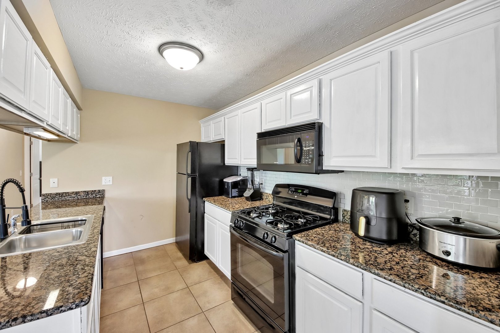 661 Stonegate Drive Sycamore, IL 60178 - Photo 7 of 20