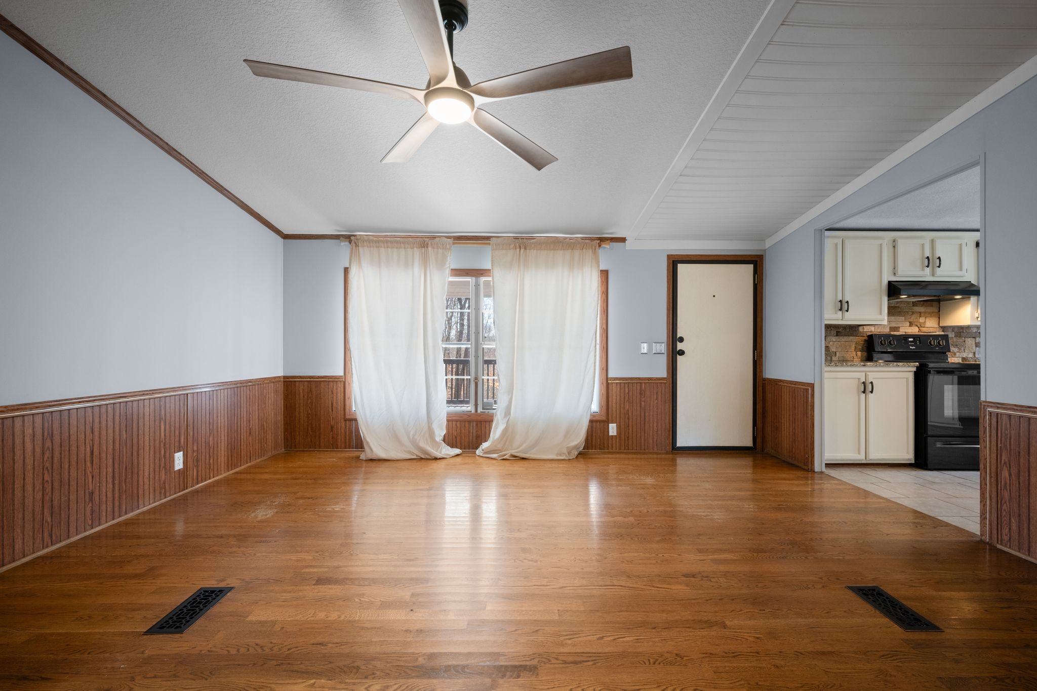 1651 Neptune Road Ashland City, TN 37015 - Photo 6 of 44