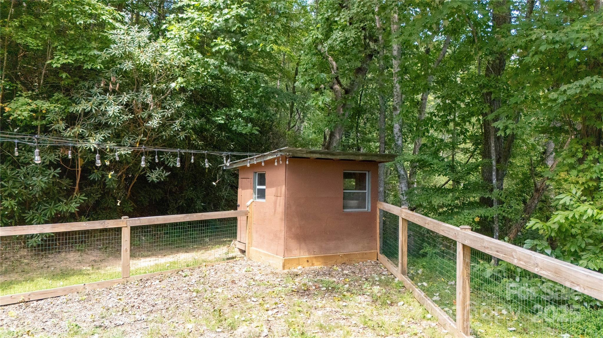 2038 Toms Creek Road Marion, NC 28752 - Photo 5 of 37