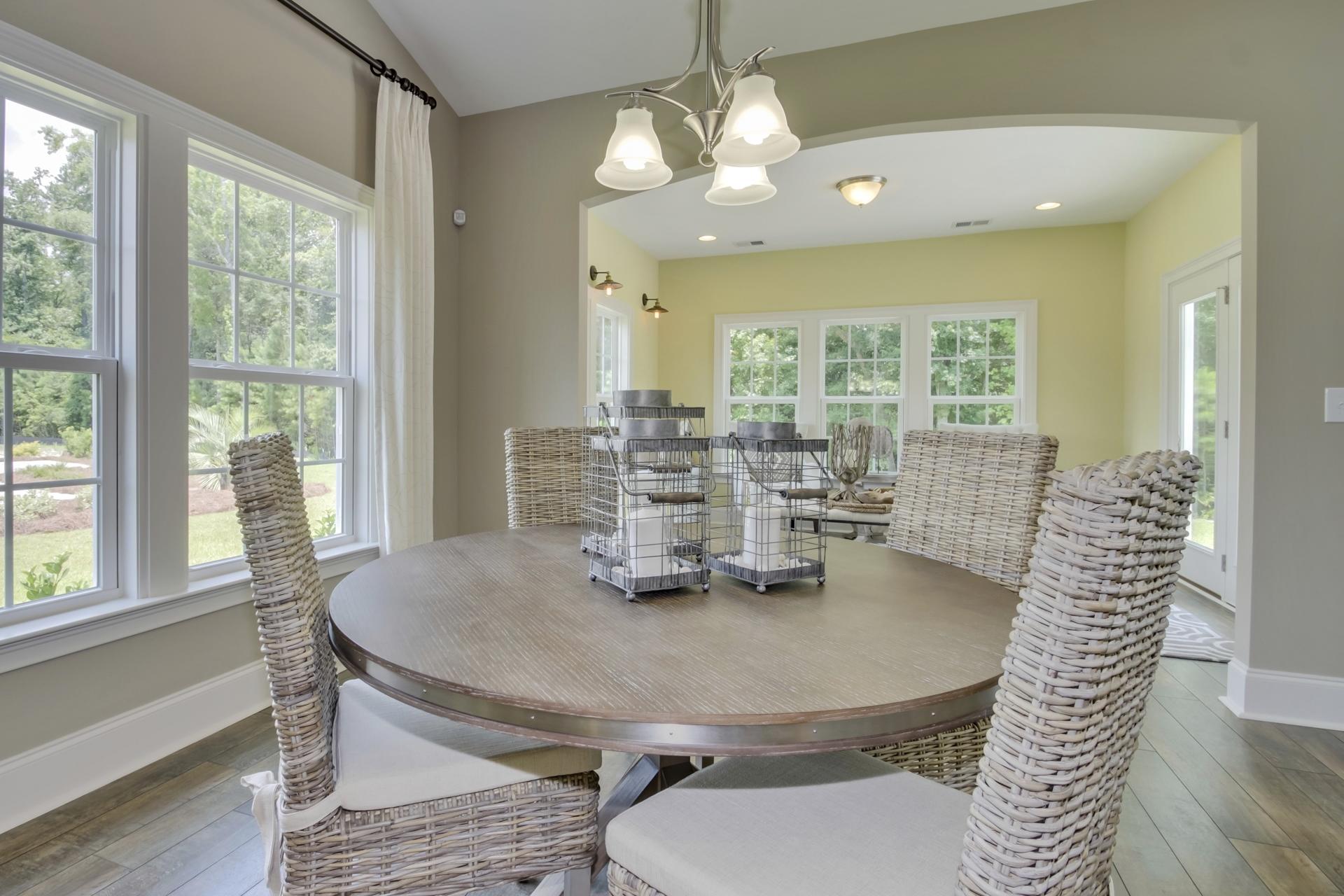 breakfast nook w sunroom