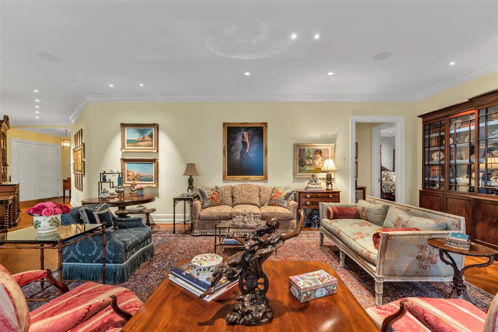 8511 Edgemere Road, Unit 201 Dallas, TX 75225 - Photo 5 of 40