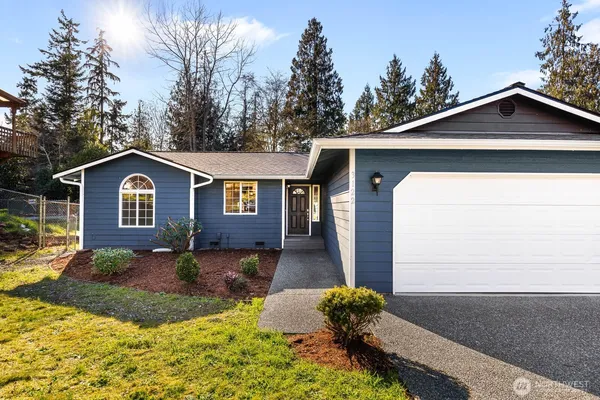 $2,750 | 3122 Glacier Lane, Camano Island, WA 98282
