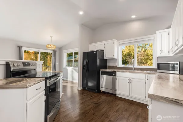 $2,750 | 3122 Glacier Lane, Camano Island, WA 98282