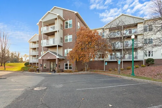 $249,000 | 2231 North Penn Place, Unit 201, North St. Paul, MN 55109