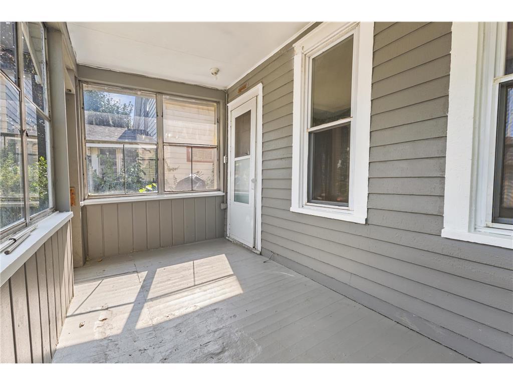 324 Van Buren Avenue St. Paul, MN 55103 - Photo 4 of 22