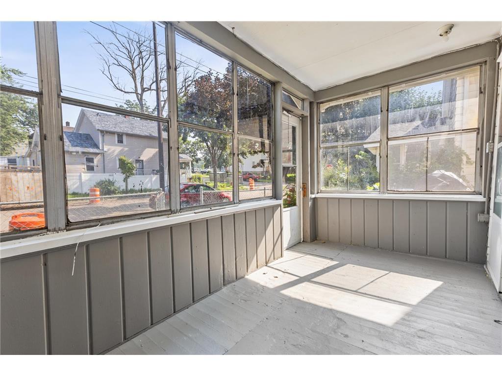 324 Van Buren Avenue St. Paul, MN 55103 - Photo 5 of 22