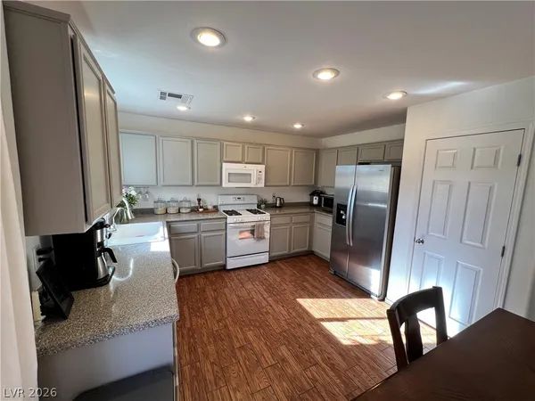 $2,000 | 8168 Finch Feather Street, Las Vegas, NV 89143