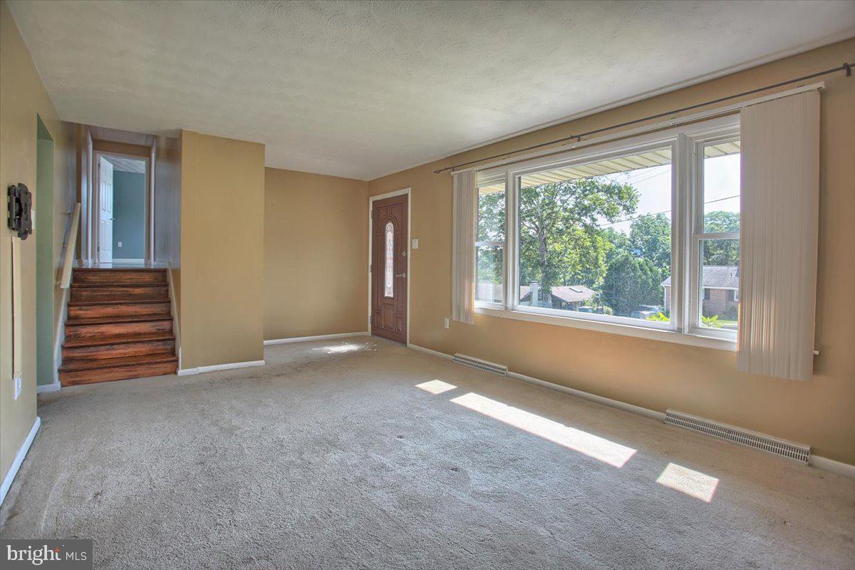 2740 Clearview Road York, PA 17406 - Photo 14 of 30 Living Room