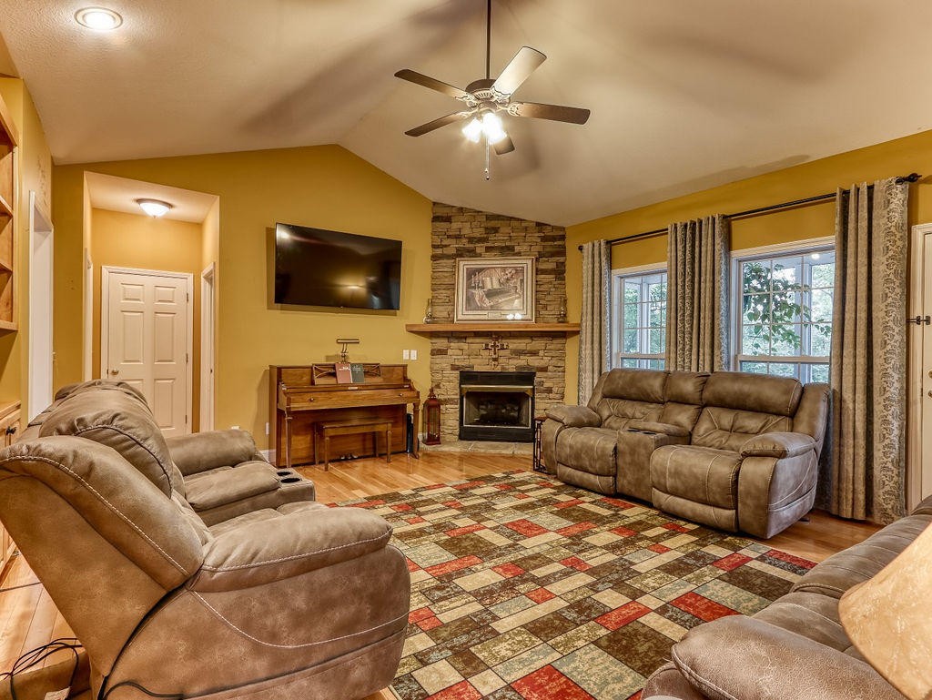 1444 Indian Warpath Road Sevierville, TN 37876 - Photo 8 of 39 Gallery Image 8