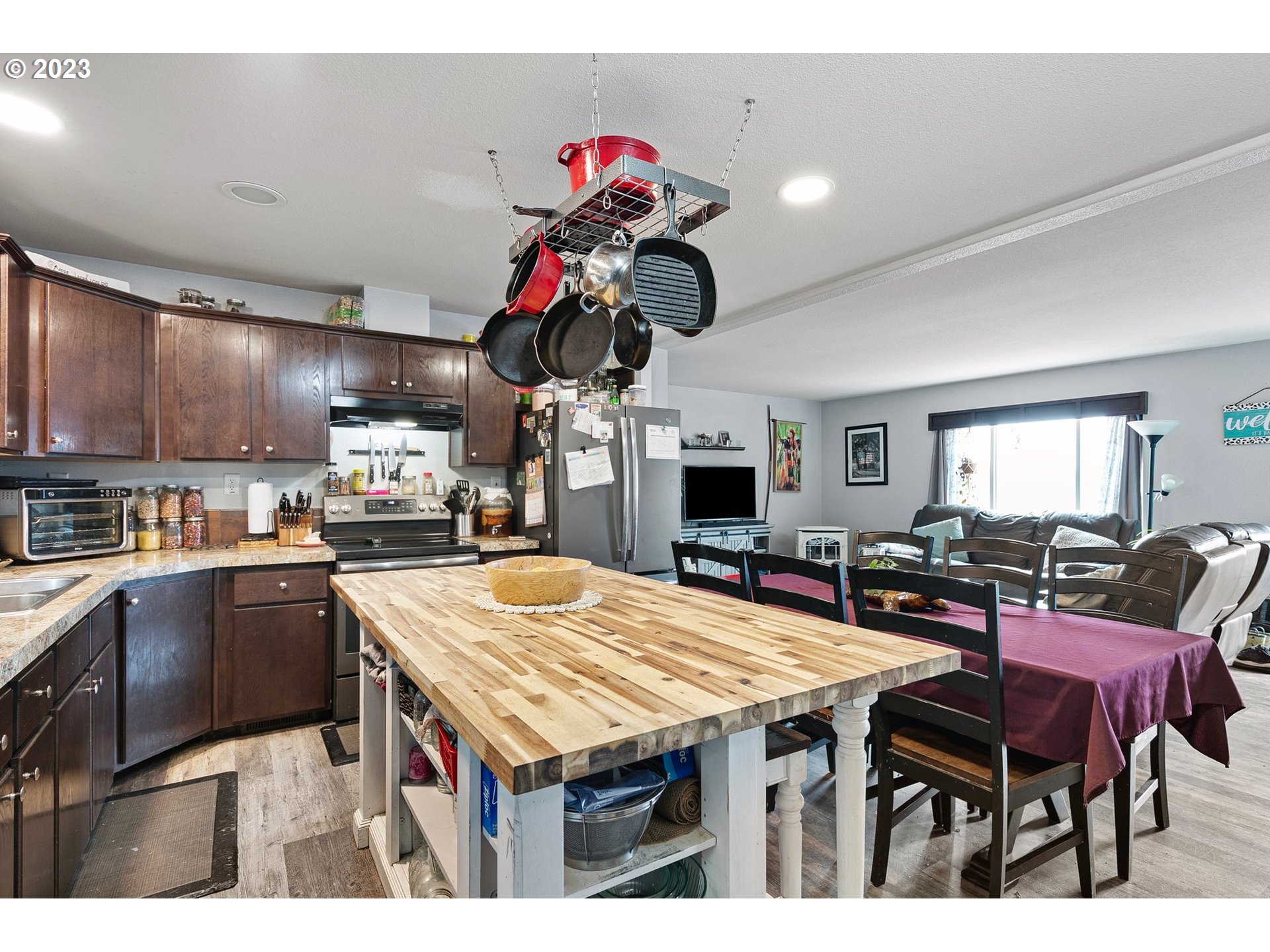 78124 Daybreak Drive Cottage Grove, OR 97424 - Photo 18 of 46 a kitchen that has a table and chairs in it