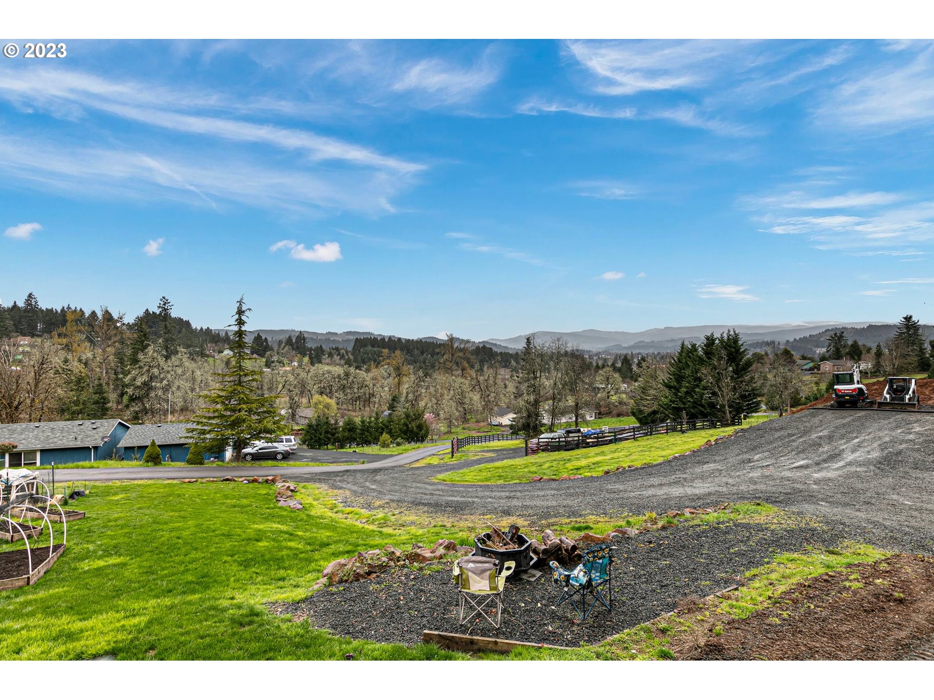 78124 Daybreak Drive Cottage Grove, OR 97424 - Photo 6 of 46 a view of an outdoor space with mountain view