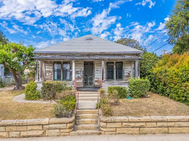 front view of house with a yard