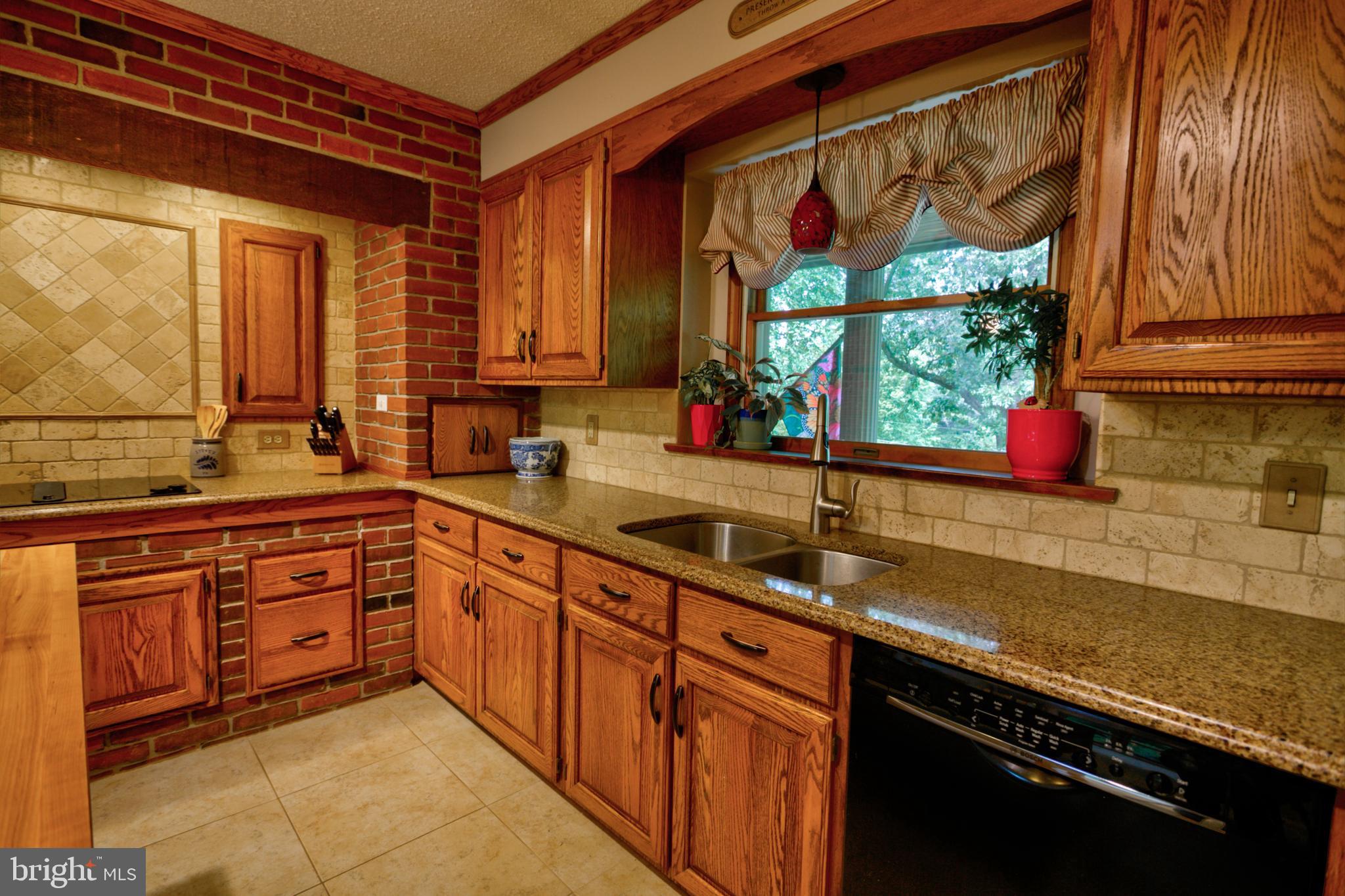473 Mt Penn Road Reading, PA 19607 - Photo 21 of 53 Quartz Countertops/Built-In