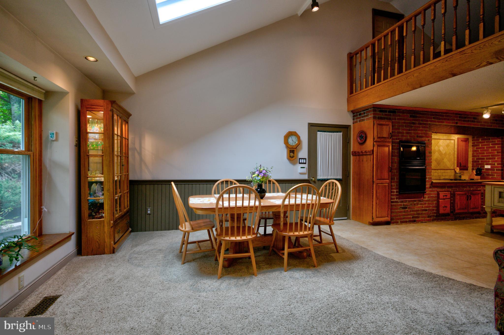 473 Mt Penn Road Reading, PA 19607 - Photo 24 of 53 Breakfast Area/Vaulted Ceiling/Chair Rail