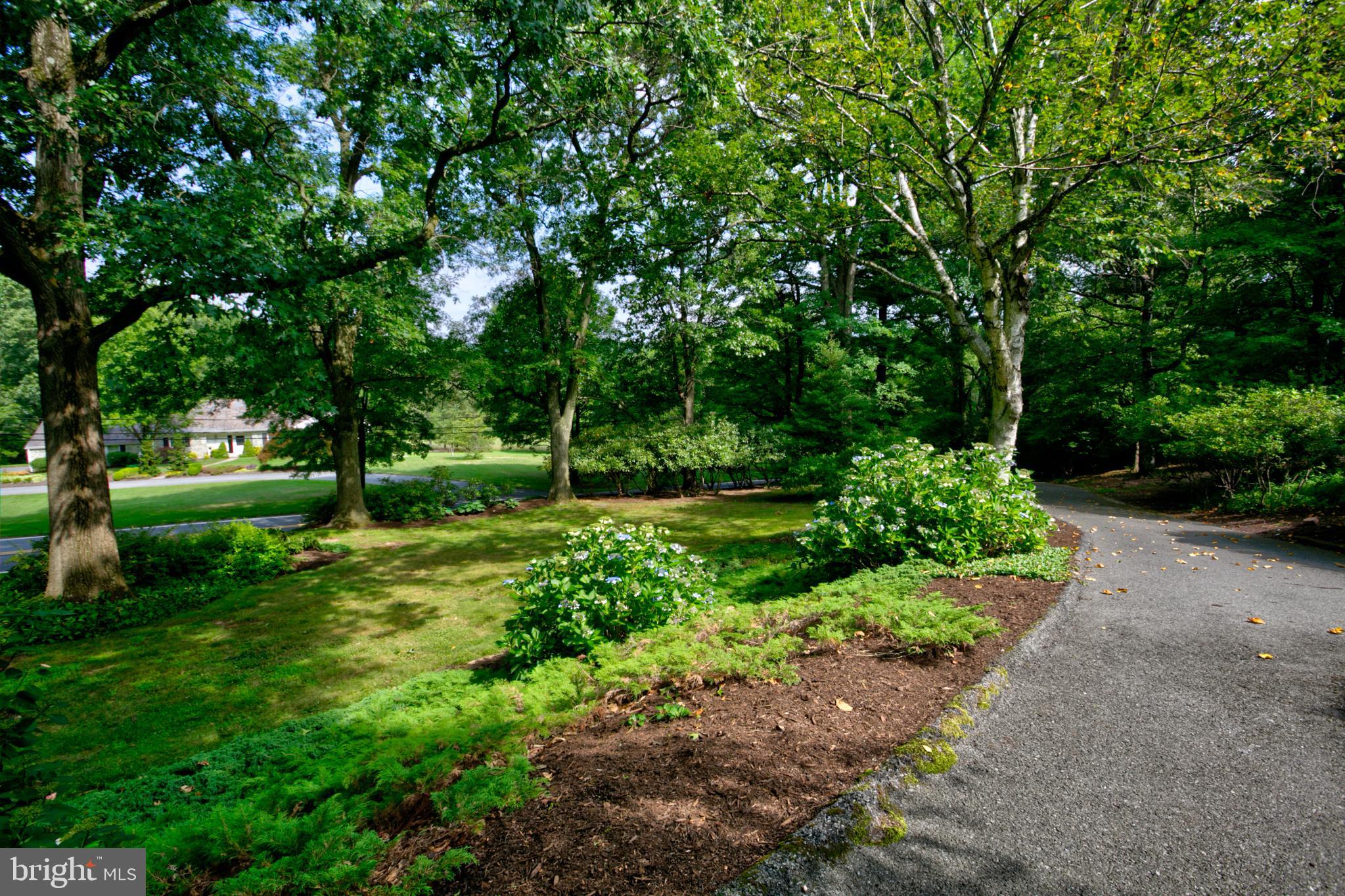 473 Mt Penn Road Reading, PA 19607 - Photo 4 of 53 Circular Driveway