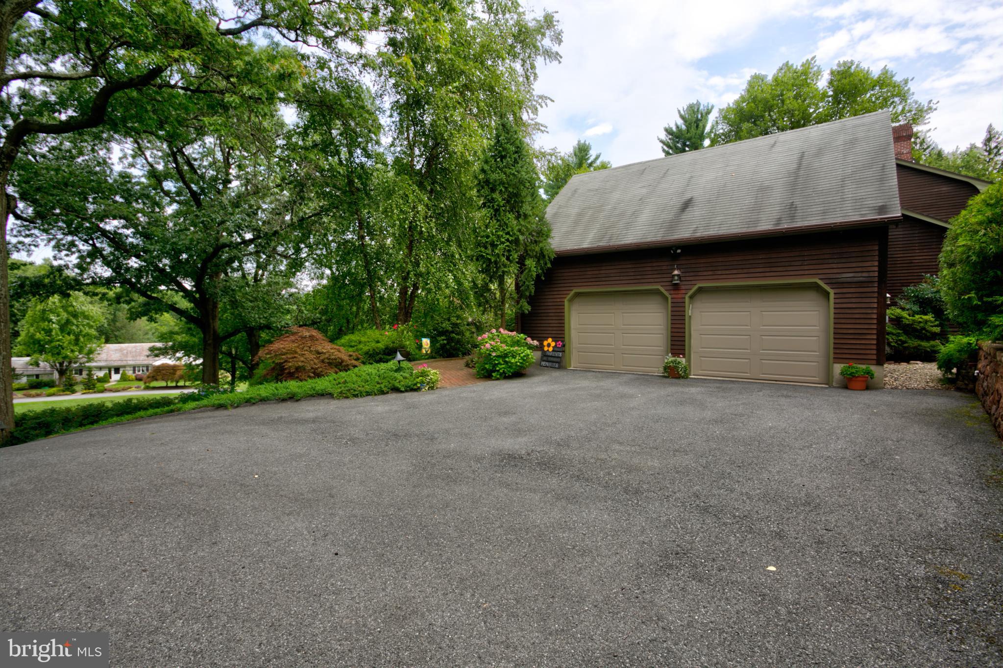 473 Mt Penn Road Reading, PA 19607 - Photo 5 of 53 Expanded Macadam Driveway