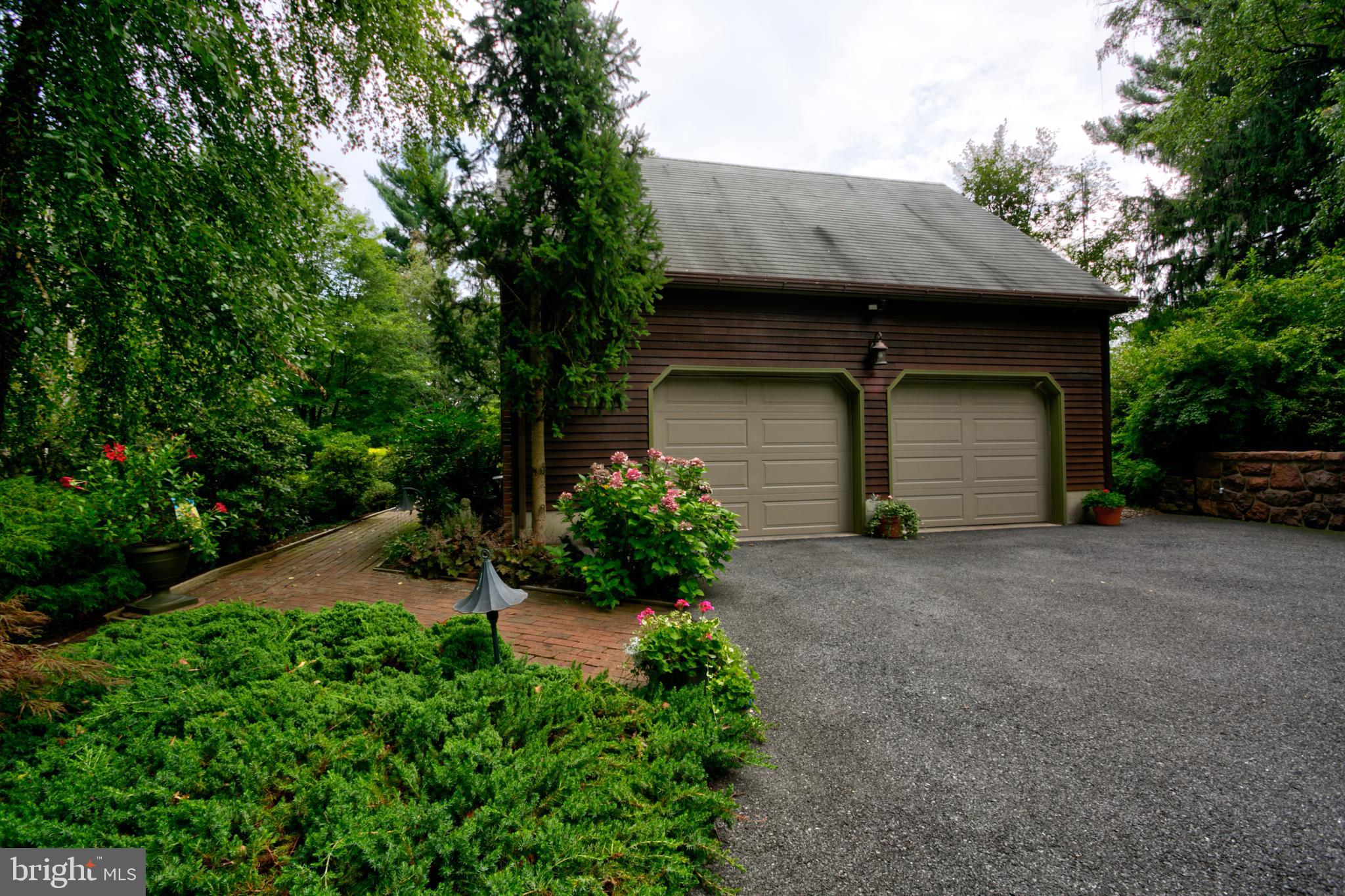 473 Mt Penn Road Reading, PA 19607 - Photo 7 of 53 Oversized Garage/Brick Walkways