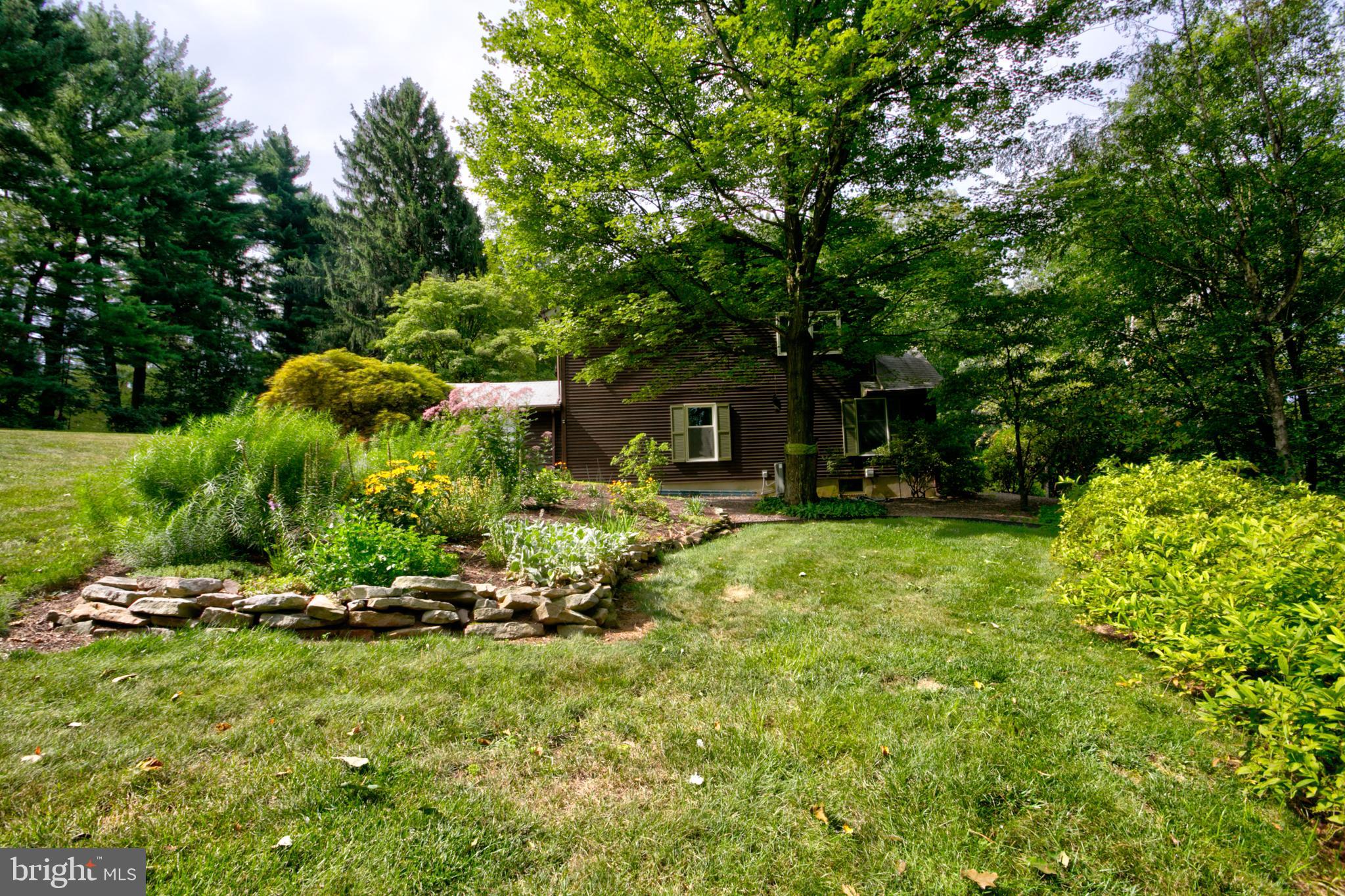 473 Mt Penn Road Reading, PA 19607 - Photo 10 of 53 Cedar Siding