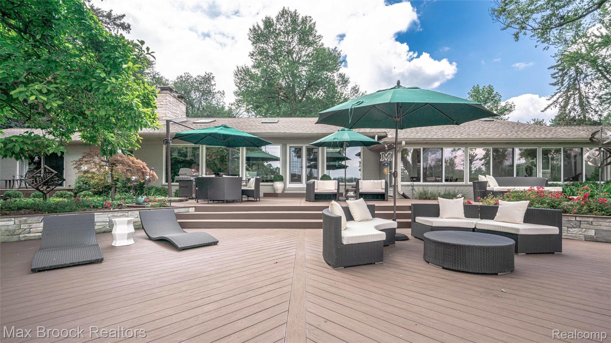 4431 Dow Ridge Road West Bloomfield, MI 48324 - Photo 40 of 52 Expansive composite decking