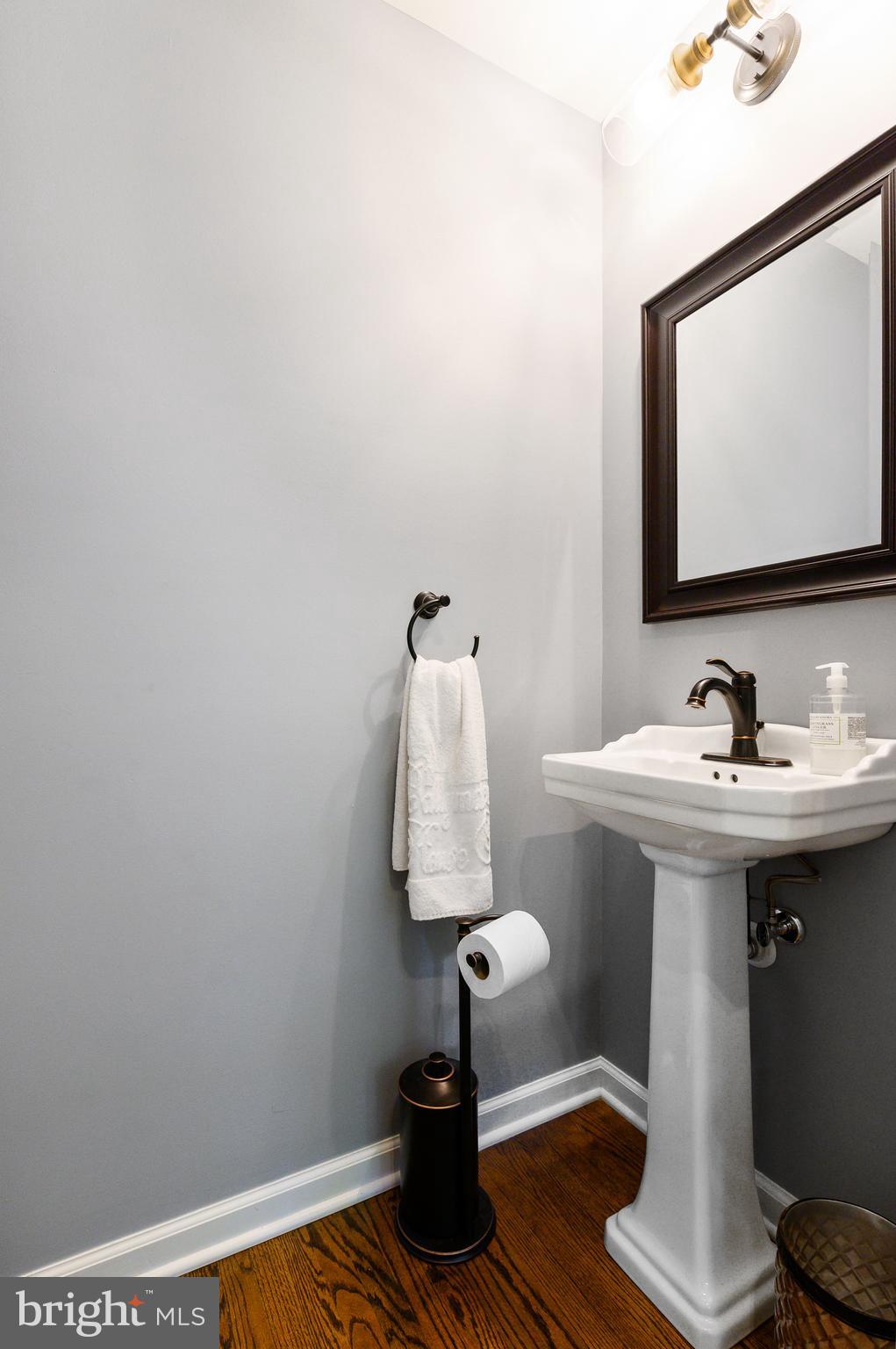 509 Oak Grove Lane Wayne, PA 19087 - Photo 15 of 40 Updated Powder Room