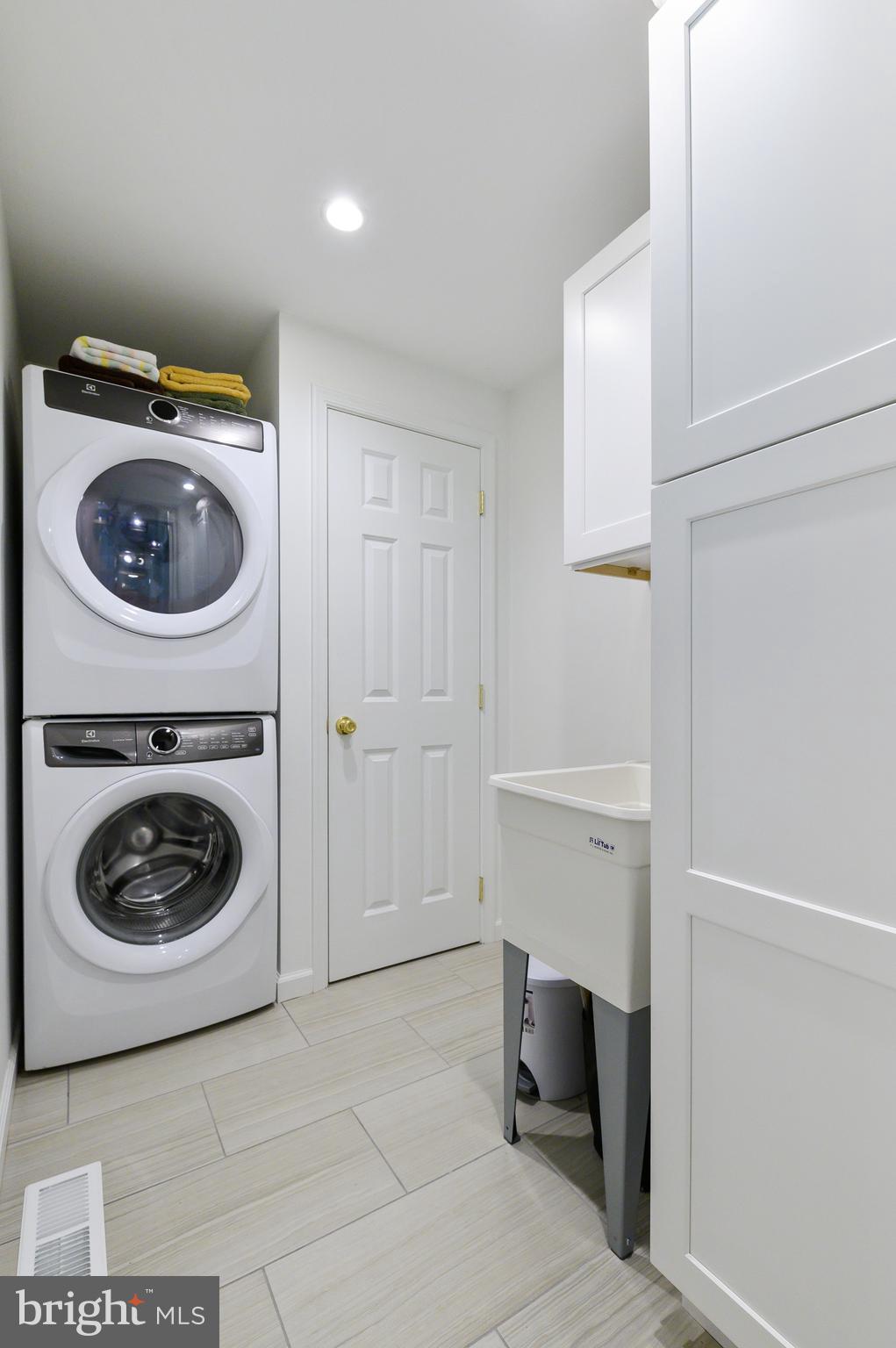 509 Oak Grove Lane Wayne, PA 19087 - Photo 16 of 40 Renovated Laundry