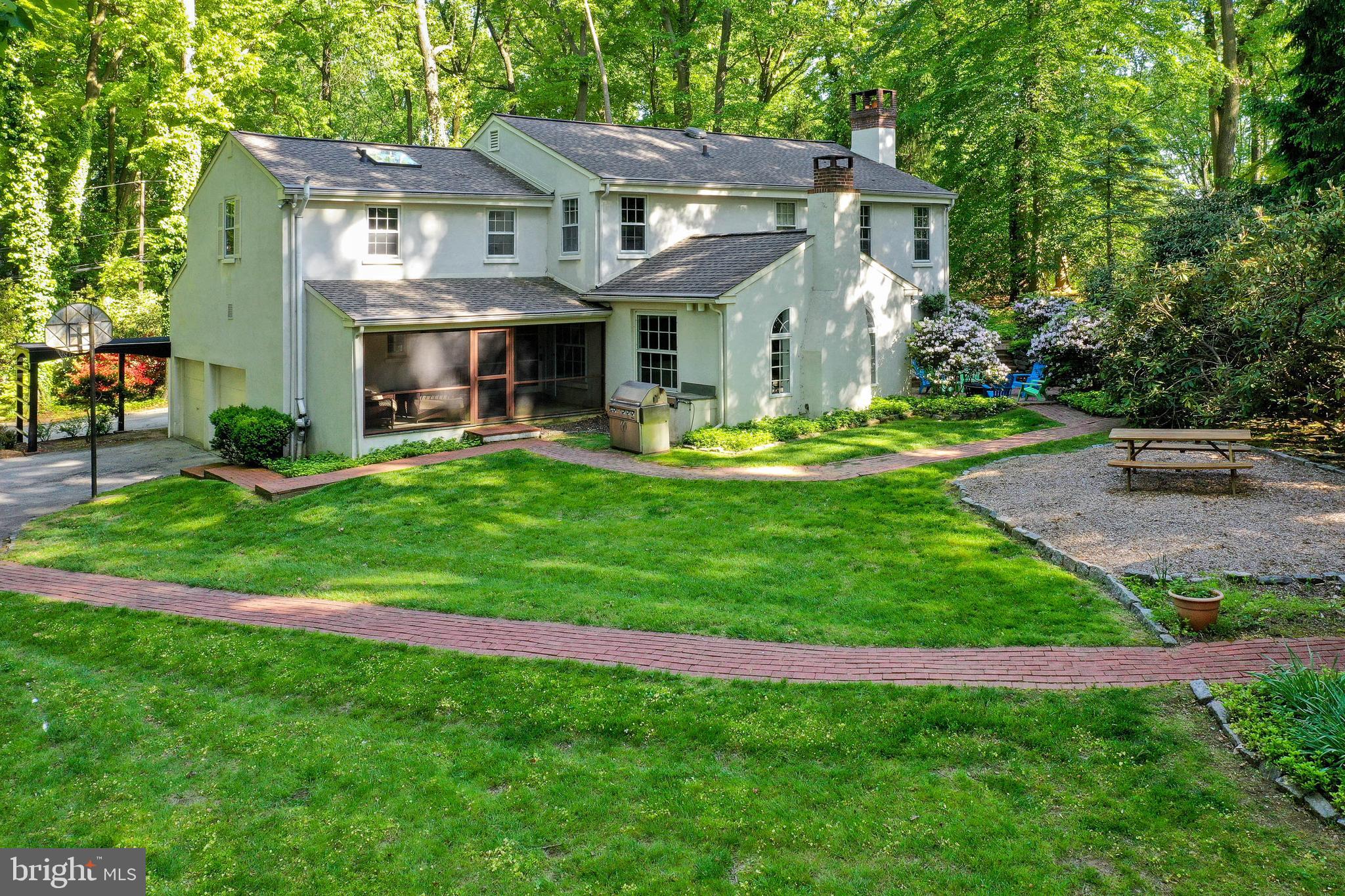 509 Oak Grove Lane Wayne, PA 19087 - Photo 18 of 40 Lovely Yard