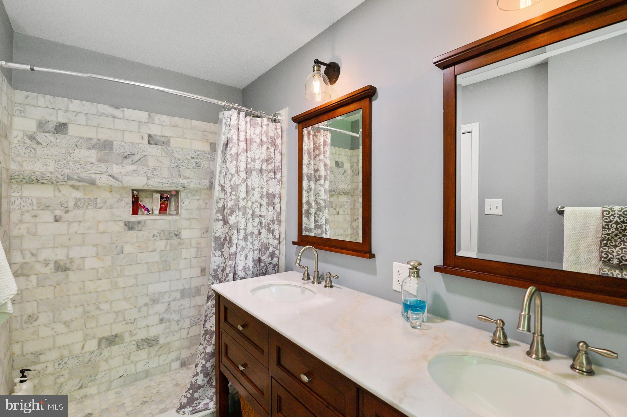 509 Oak Grove Lane Wayne, PA 19087 - Photo 24 of 40 Marble Shower